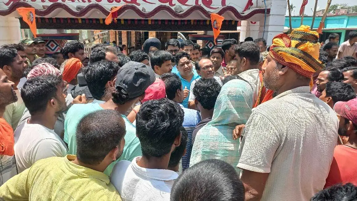 बरारी हाट के पास सड़क पर ट्रक ने अधेड़ को कुचला, मौत