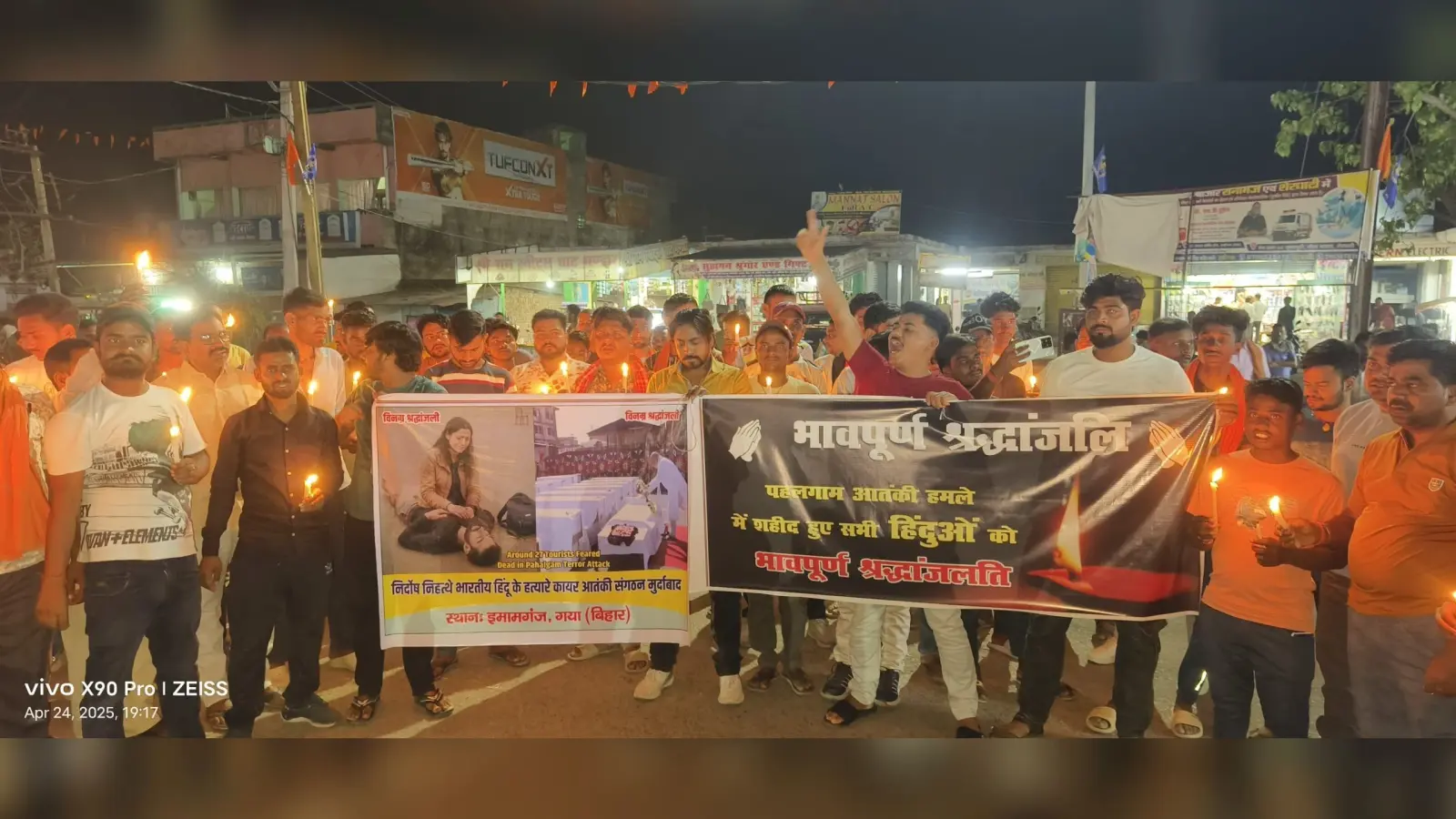 कैंडल मार्च निकाल कर मृतकों को दी गयी श्रद्धांजलि