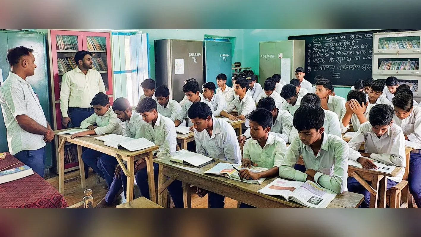 Chhapra News : छात्रों की उपस्थिति और प्रयोगात्मक कक्षाओं पर विशेष ध्यान देने की जरूरत : डीपीओ
