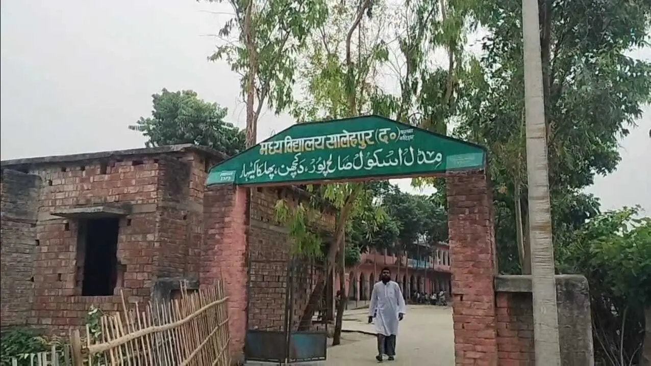 प्रधानाध्यापक से मध्यान भोजन की शिकायत पर स्पष्टीकरण मांगा