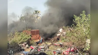 धनबाद के कालूबथान ओपी परिसर में लगी भीषण आग, कई गाड़ियां जलकर राख, 40 लाख की संपत्ति खाक