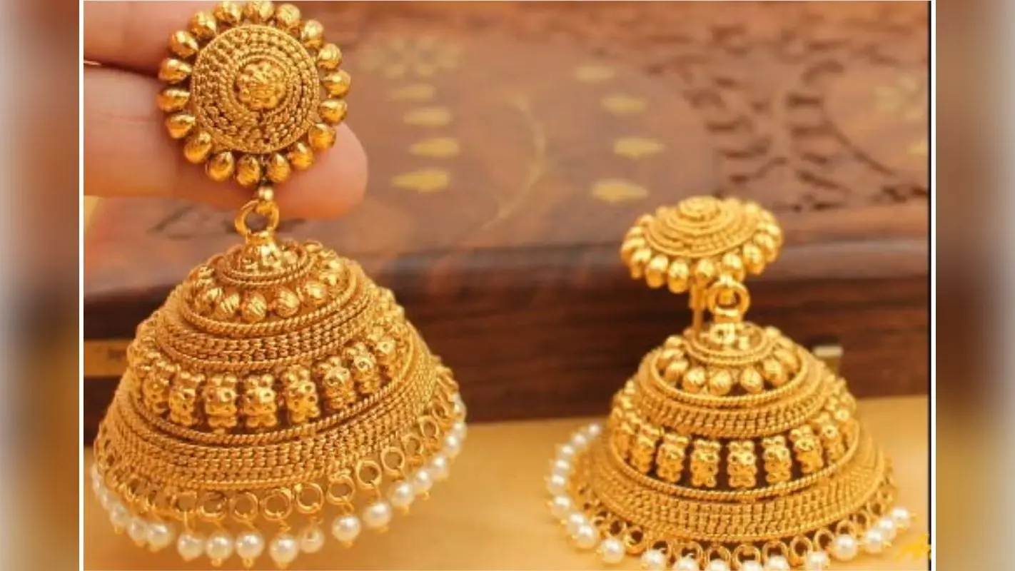 Floral Gold Jhumka Design: आप लगेंगी और भी खूबसूरत,जब पहनेंगी फ्लोरल गोल्ड झुमका डिजाइन