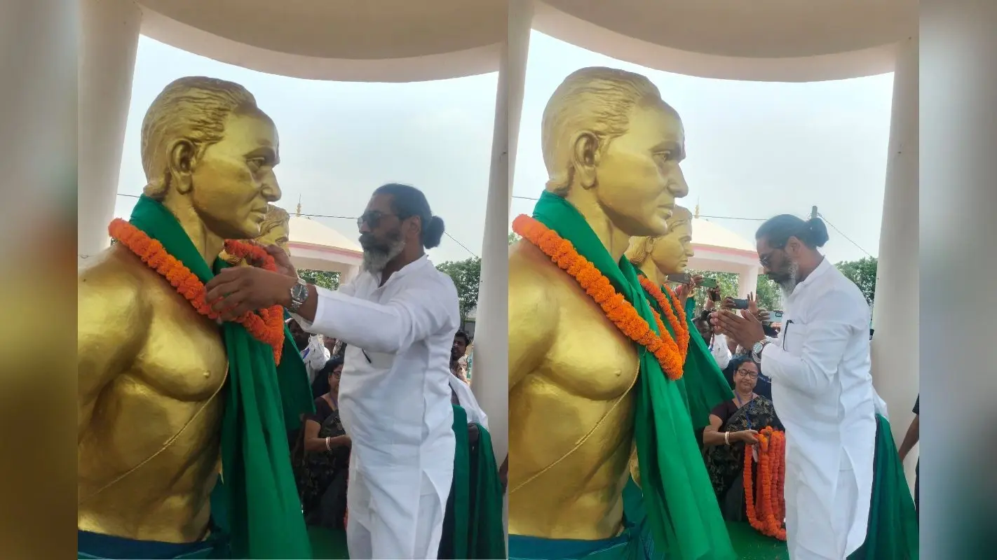 भोगनाडीह में सीएम हेमंत सोरेन ने सिदो-कान्हू की प्रतिमा पर किया माल्यार्पण, वंशजों से की मुलाकात