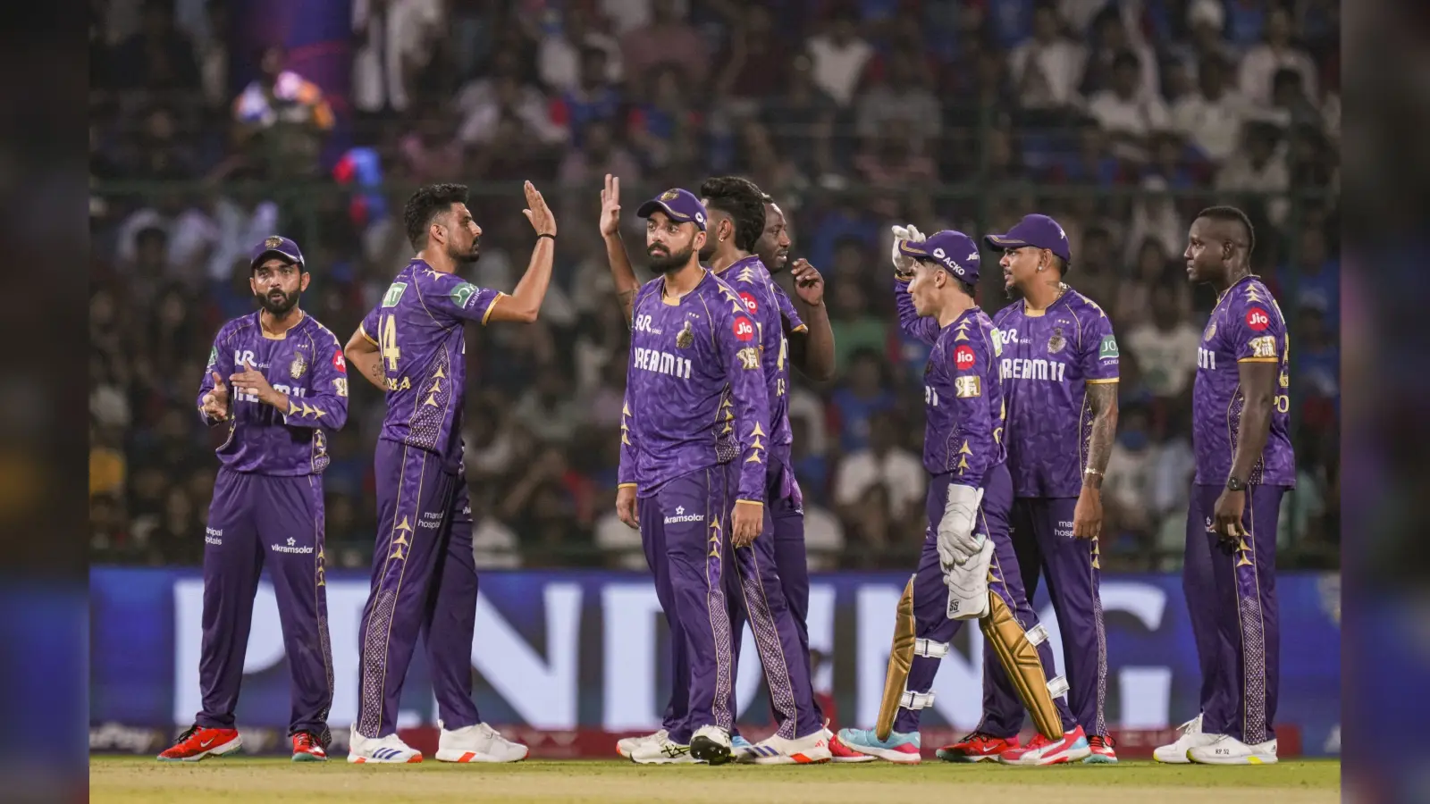205 रन नहीं बना पाया DC, नरेन और चक्रवर्ती के कमाल से 14 रन से जीता KKR: प्लेऑफ की उम्मीदें जिंदा
