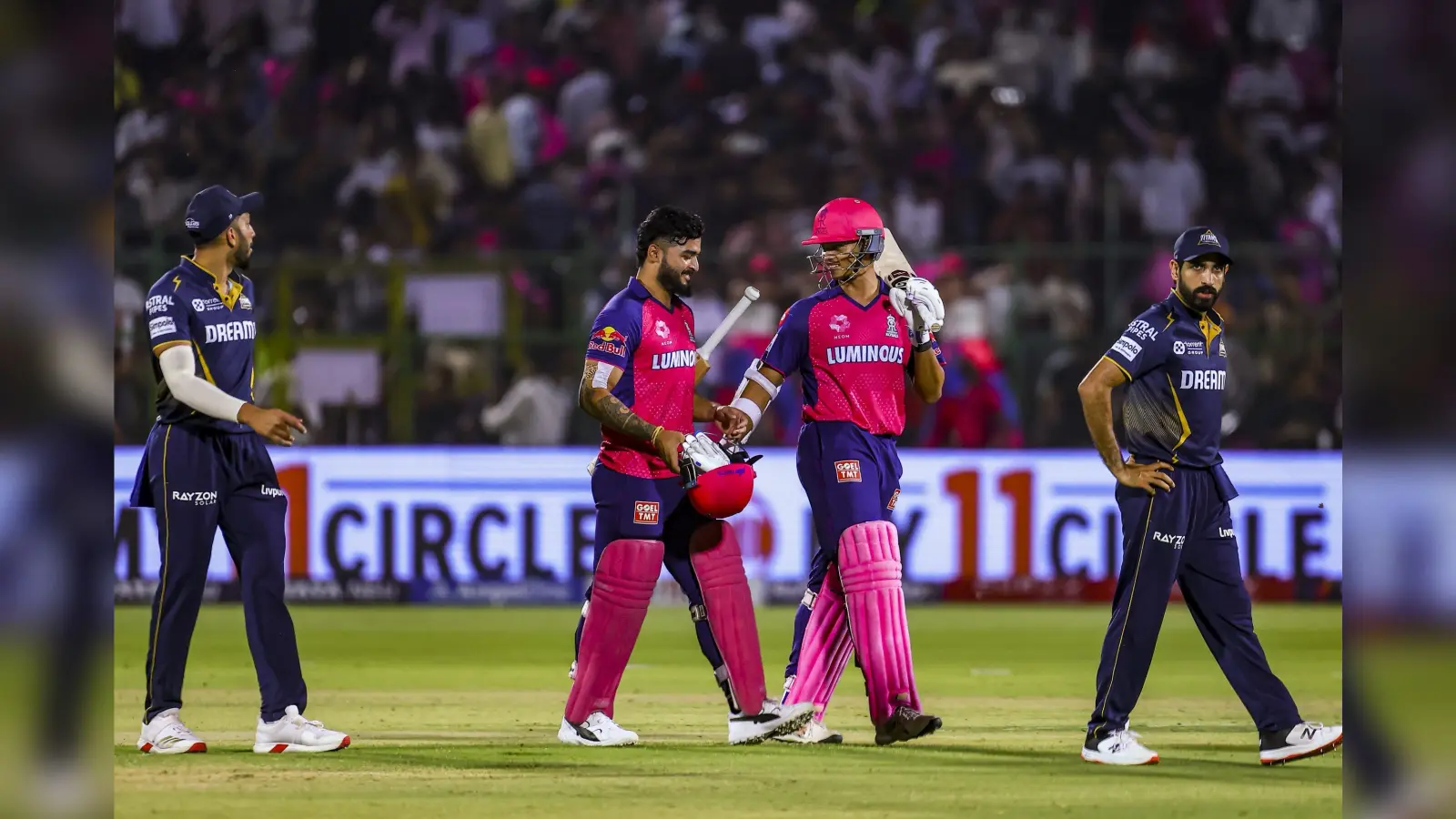 IPL इतिहास के रिकॉर्ड बुक में राजस्थान ने किया बड़ा उलटफेर, GT के खिलाफ जीत से सितारे हुए बुलंद