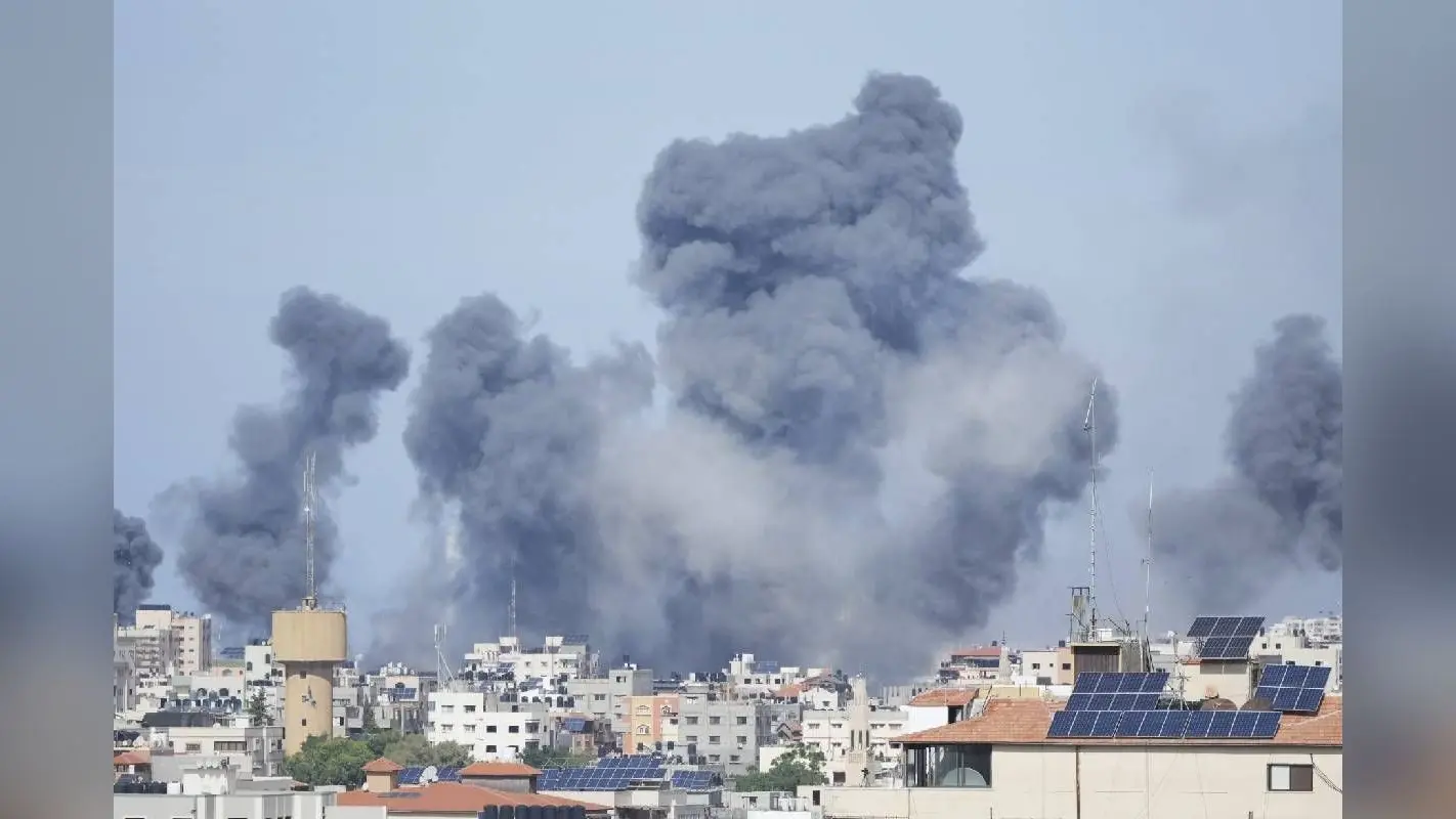 Israeli Strike in Gaza : बंट रहा था खाना इजराइल ने गिरा दिया बम