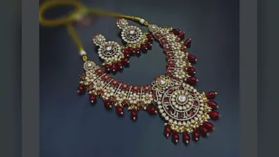 Latest Necklace Design | Gold Jadau Necklace: बहू को शगुन में दें ये डिजाइनर जड़ाऊ हार