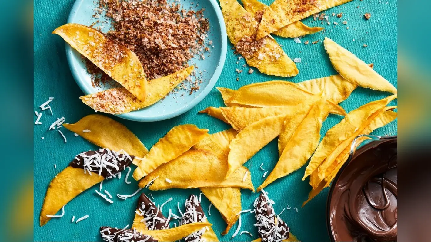 Kacchi Kairi Chips | Green Mango Chips Recipe: गर्मियों में बनाएं टेस्टी कच्ची कैरी चिप्स