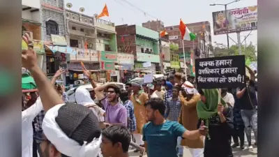 Video: वक्फ संशोधन बिल के विरोध में भभुआ में प्रदर्शन, मंत्री जमा खां के काफिले को घेरा
