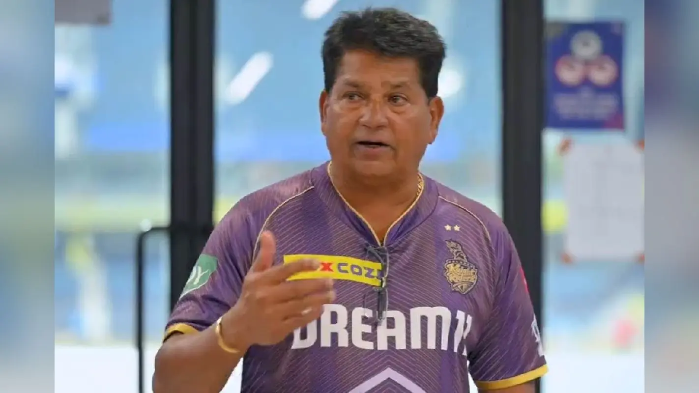 अपने कोच चंद्रकांत पंडित से झगड़ पड़ा KKR का यह स्टार, इस बात को लेकर हुई थी नाराजगी