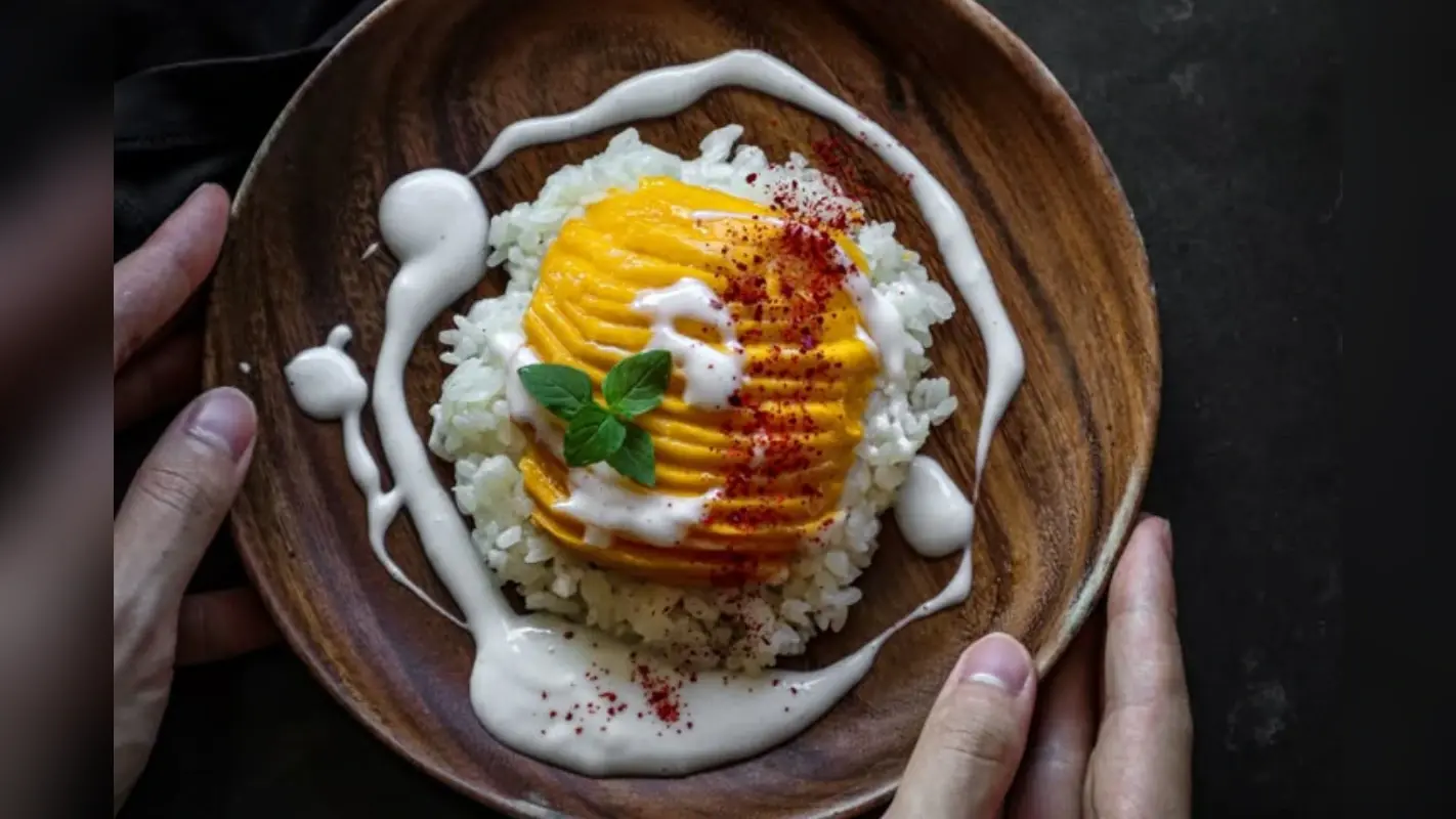 Thai Mango Sticky Rice Recipe: थाईलैंड की मशहूर मैंगो स्टिकी राइस रेसिपी जानें बनाने का आसान तरीका
