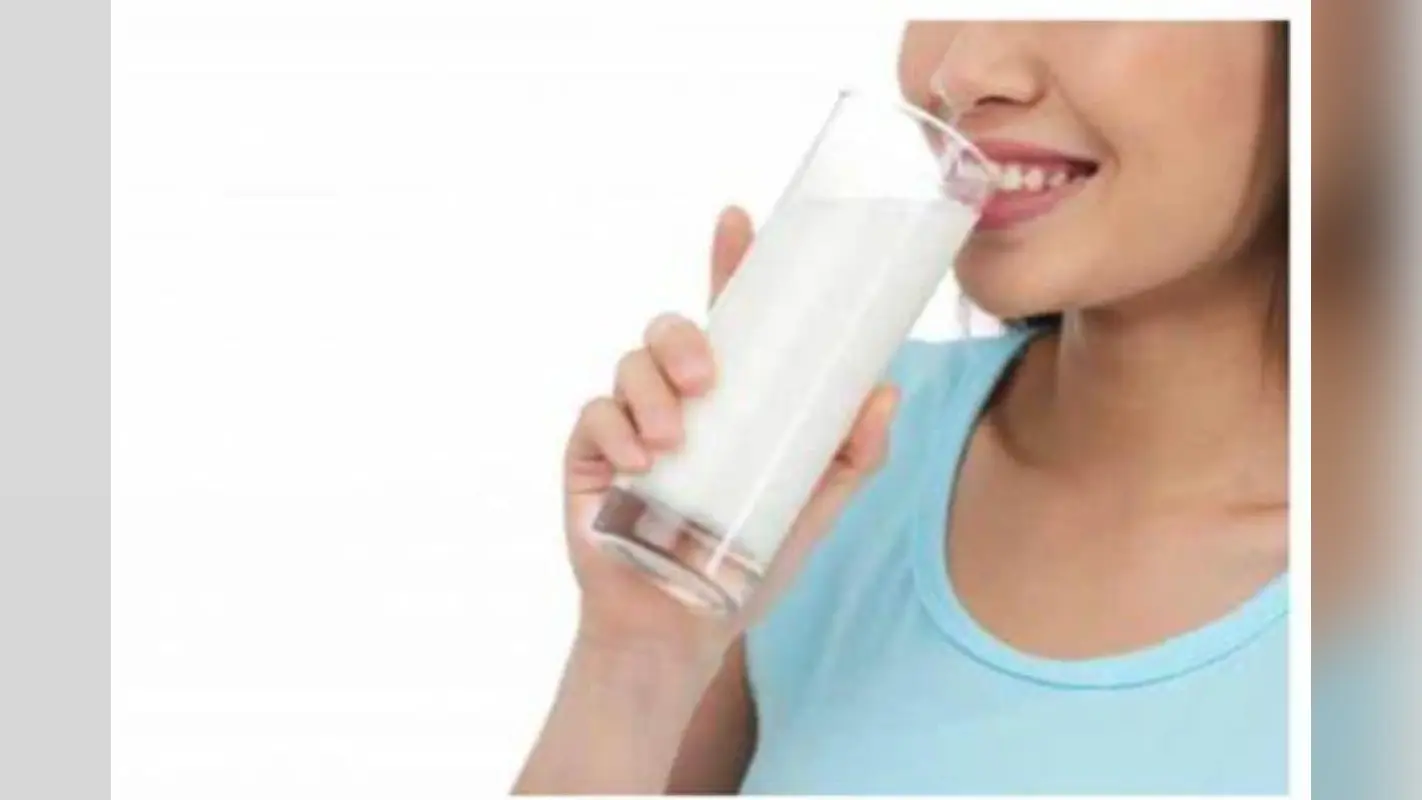 Milk on Empty Stomach: सुबह खाली पेट दूध पीने से होने वाले 4 बड़े नुकसान, यहां जानें