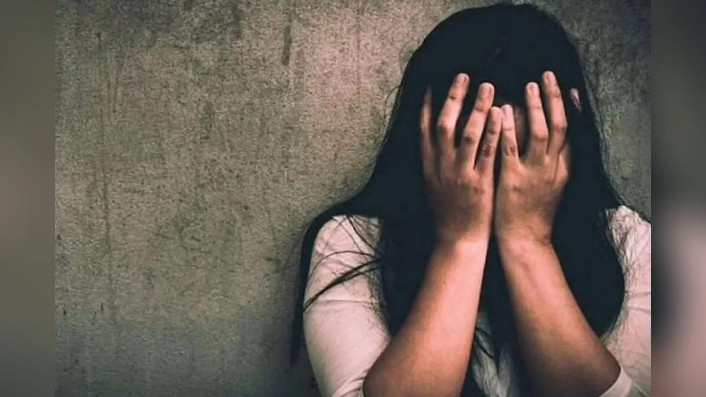 डॉक्टर बना हैवान! इलाज के बहाने इधर-उधर छूने की कोशिश, शोर मचाने पर भागा