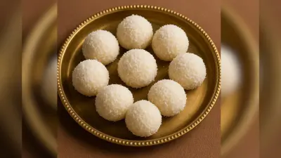 Akshaya Tritiya 2025 Bhog: अक्षय तृतीया के खास मौके पर माता लक्ष्मी को लगाएं भोग, हाथों से तैयार करें नारियल के लड्डू