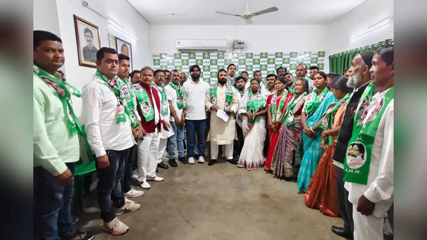 झारखंड में आजसू पार्टी को बड़ा झटका, नीरू शांति भगत ने थामा झामुमो का दामन