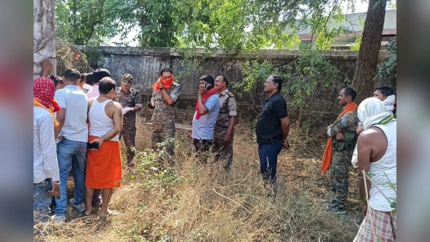 Crime News : पलामू में घर से मिला महिला का सड़ा हुआ शव, जांच में जुटी पुलिस