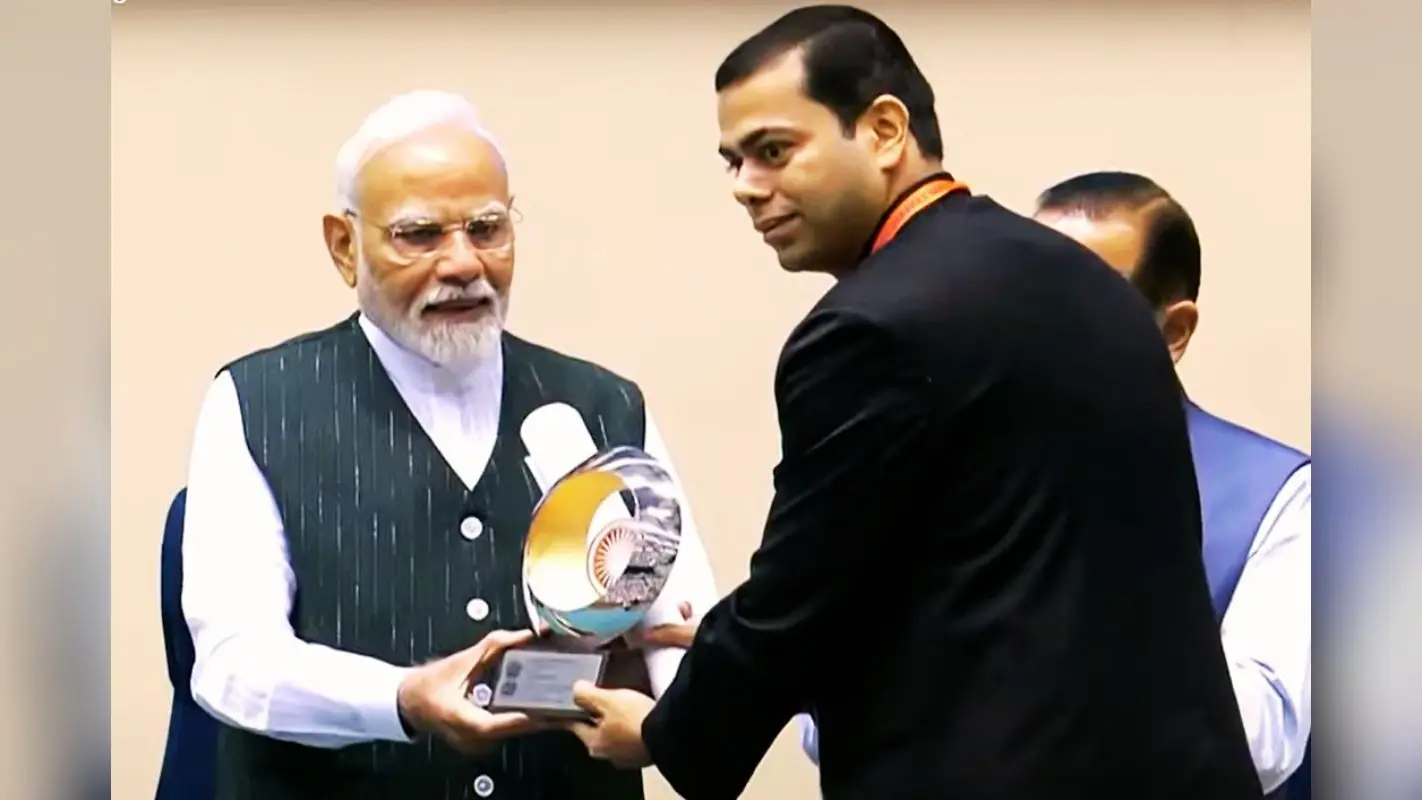 मिलिए झारखंड के IAS रविशंकर शुक्ला से, प्रधानमंत्री मोदी ने दिल्ली में किया सम्मानित
