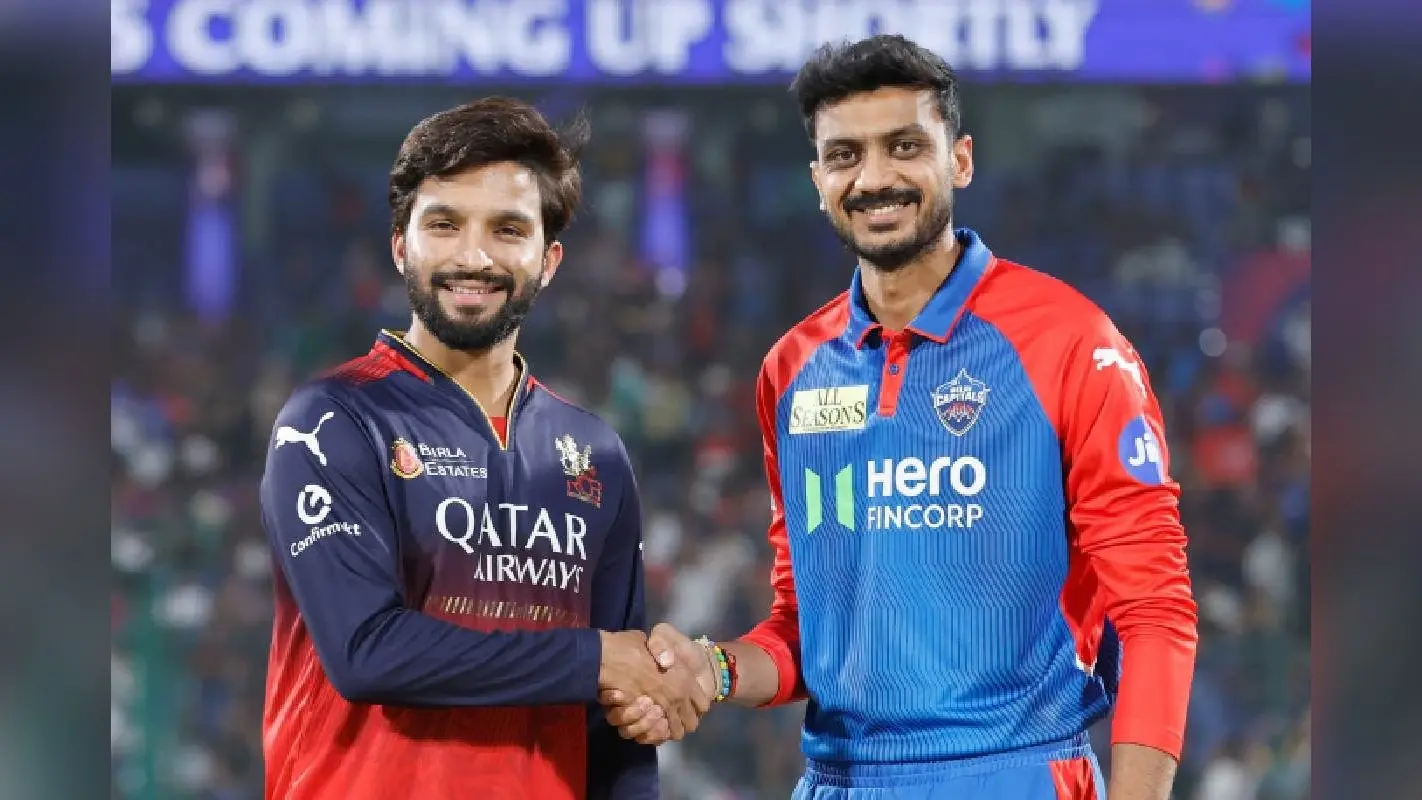टॉस हारकर पहले बल्लेबाजी कर रही है DC, RCB से मिलेगी कड़ी टक्कर