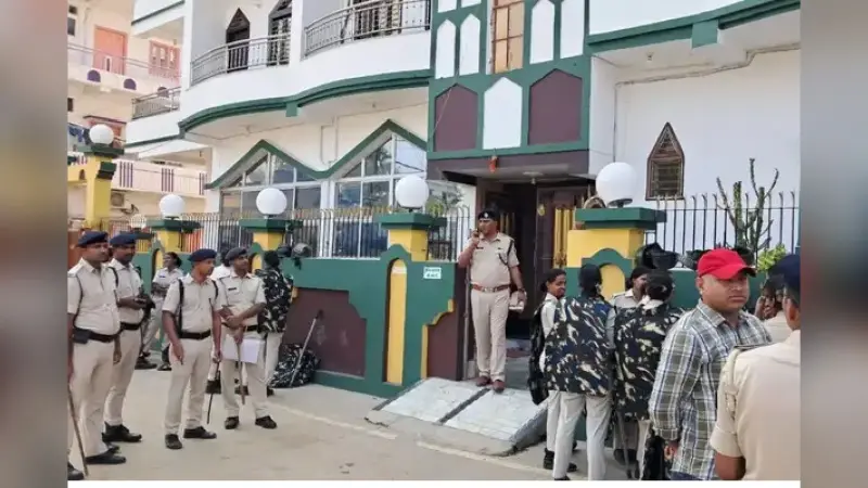लालू के बाहुबली विधायक रीतलाल यादव के 11 ठिकानों पर रेड, 3 लाख कैश जब्त