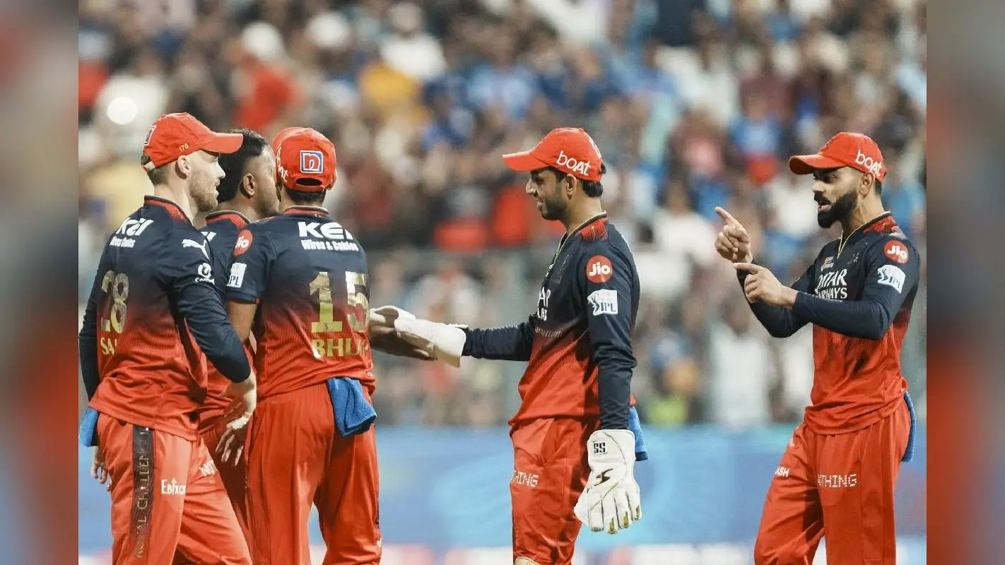RCB ने 10 साल बाद वानखेड़े में दर्ज की जीत, मुंबई इंडियंस की चौथी हार