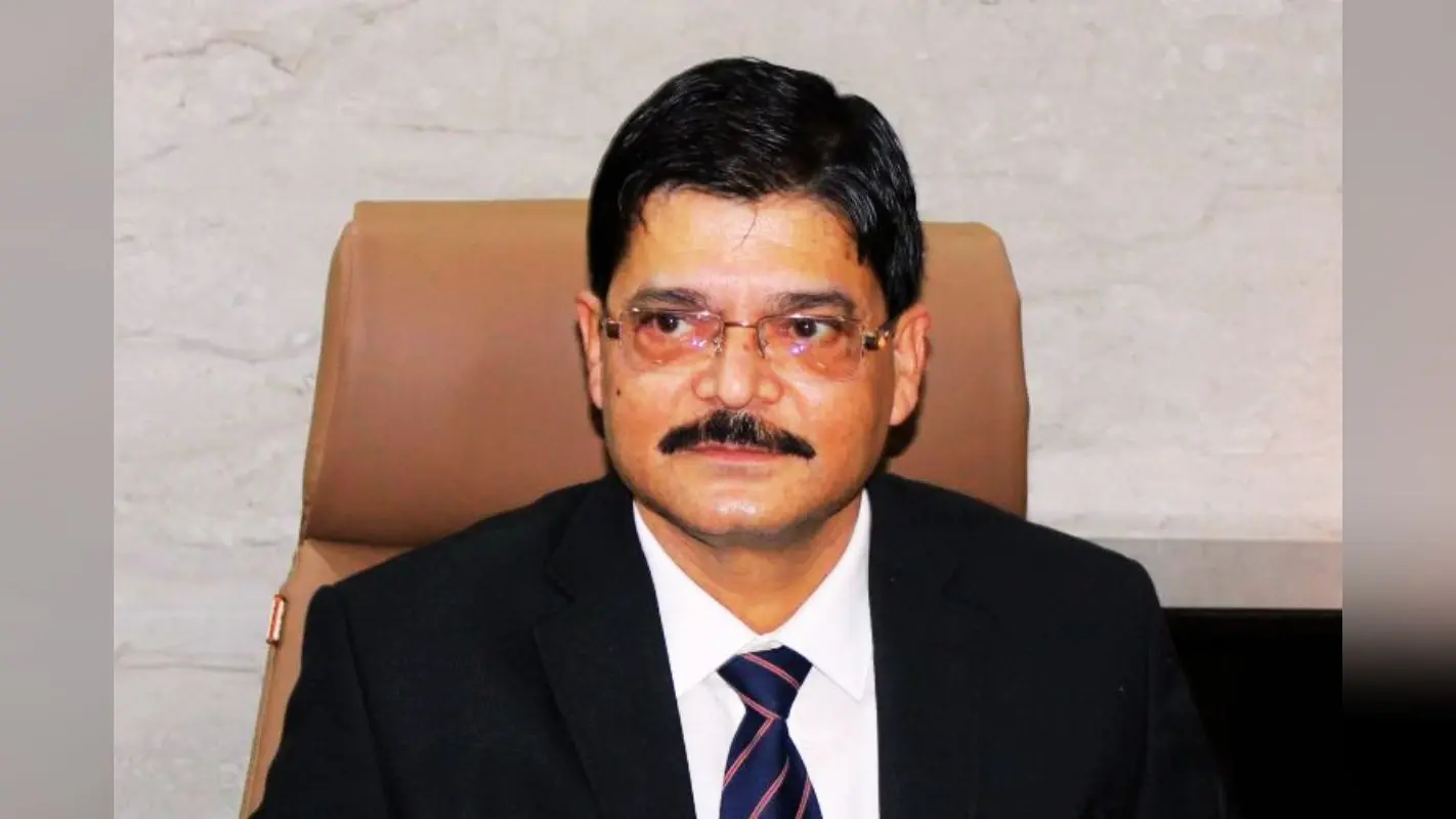 झारखंड के इस स्कूल में छुट्टी के बाद छात्र से पैर दबवा रहे थे मास्टरजी, अब एक्शन में उपायुक्त