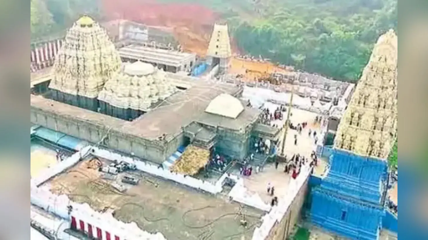 Simhachalam Temple Accident: विशाखापत्तनम में बड़ा हादसा, दर्शन के दौरान मंदिर की गिरी दीवार, 8 लोगों की मौत