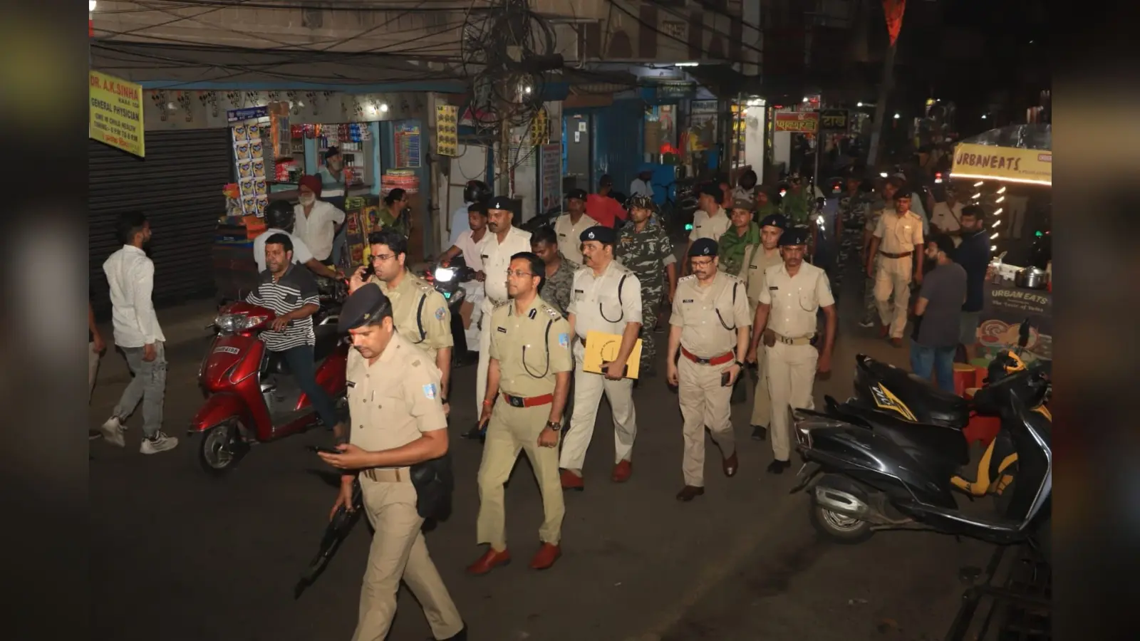 जुगसलाई में एसएसपी ने दल – बल के साथ किया फ्लैग मार्च