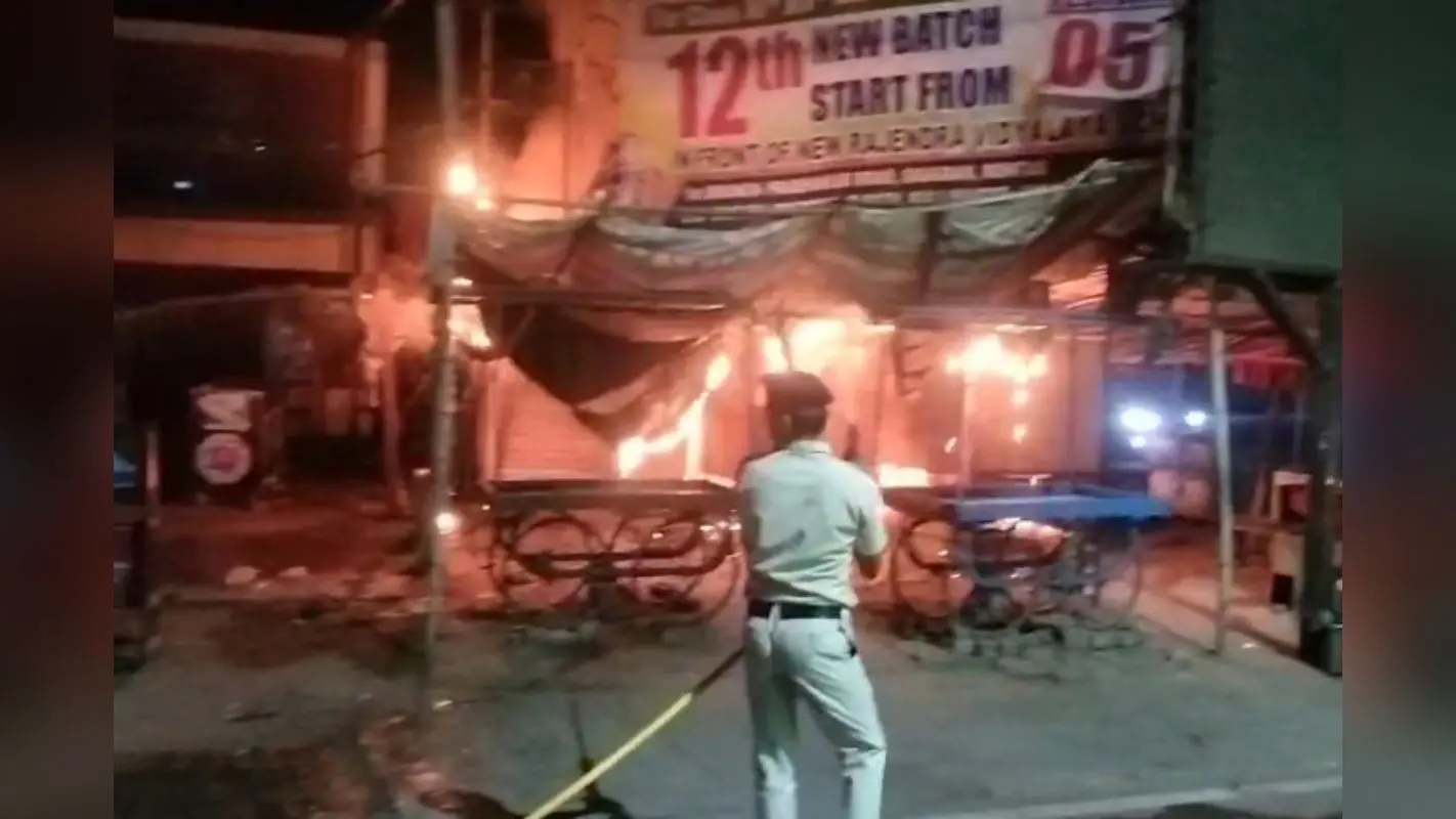Bihar News: शॉर्ट सर्किट से लगी भीषण आग, आनन-फानन में पहुंची दमकल की टीम