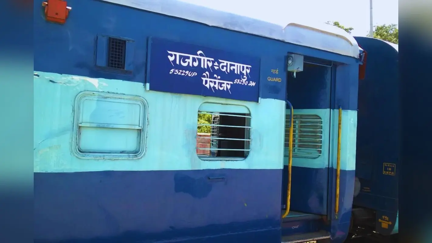 Bihar News: दानापुर-राजगीर ट्रेन में यात्रियों के साथ मारपीट, पत्थर से किया हमला, 3 घायल