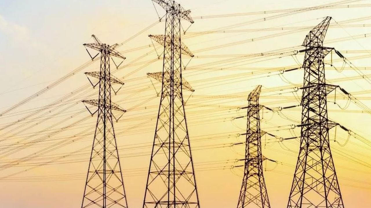 UP News: यूपी के बिजली वितरण में बड़ा अपडेट, ग्रामीण और अर्ध शहरी क्षेत्रों में मिलेगा ज्यादा लाभ