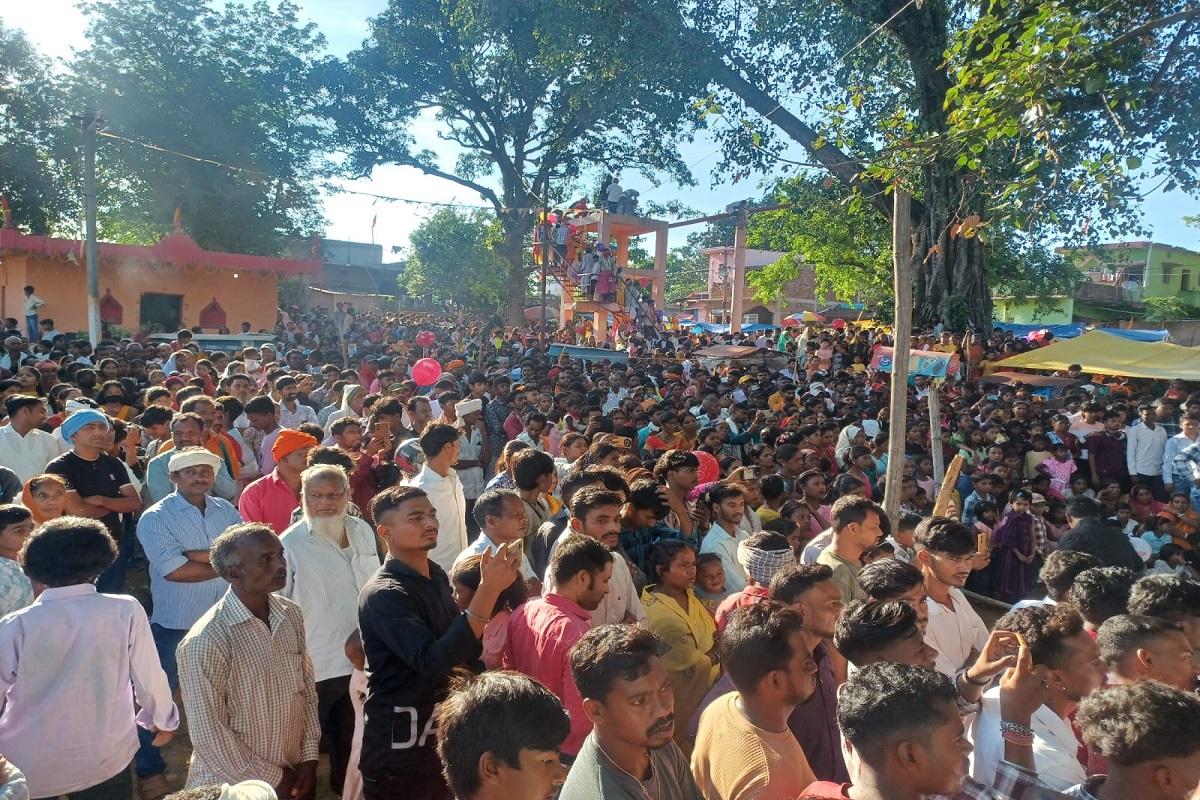 Manda Puja Ranchi: बुढ़मू में झूलन सह मेला के साथ मंडा पूजा का समापन, भक्तों ने आग पर चलकर दिखायी आस्था
