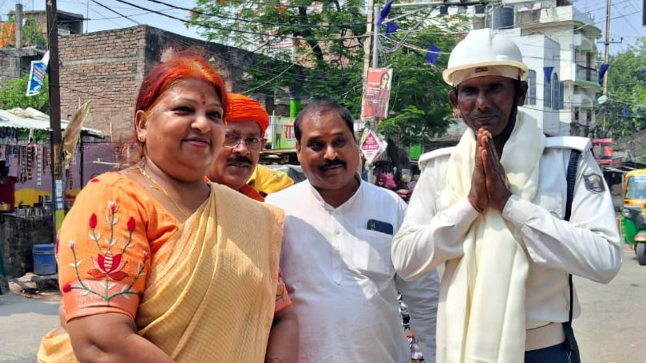 Muzaffarpur News: तपती धूप में मुस्कुराता कर्तव्य… शाबाश! महापौर ने ट्रैफिक ‘हीरो’ को किया सम्मानित