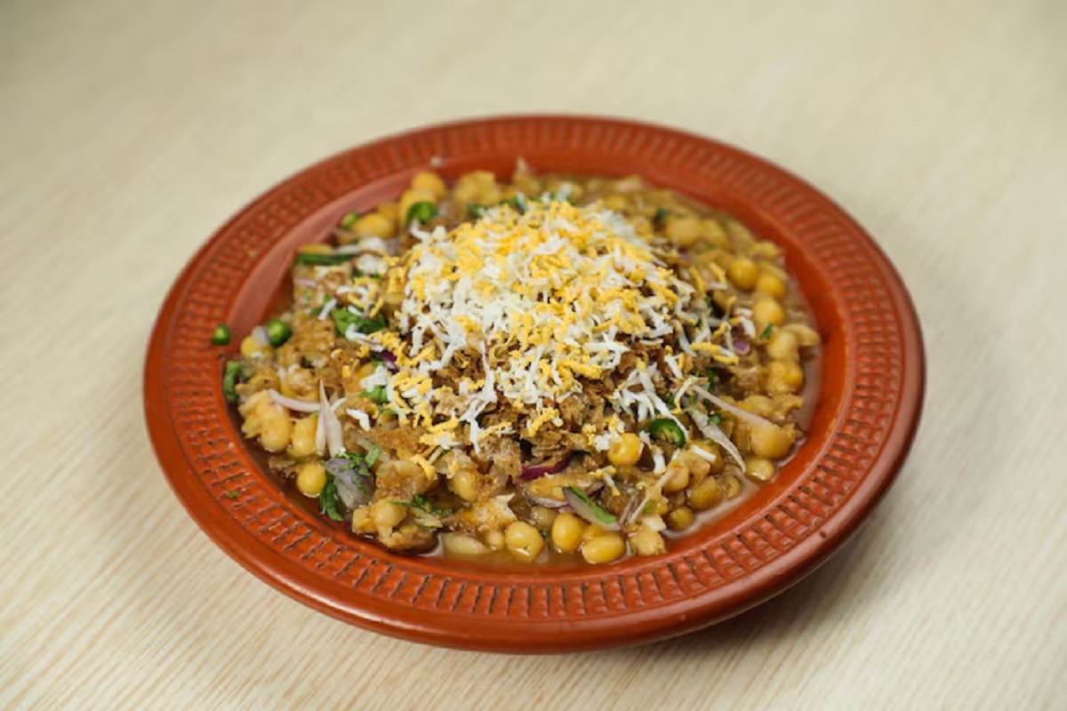 Ragda Chaat Recipe: आलस छोड़िए और सिर्फ 15 मिनट में घर पर बनाइए टेस्टी रगड़ा चाट