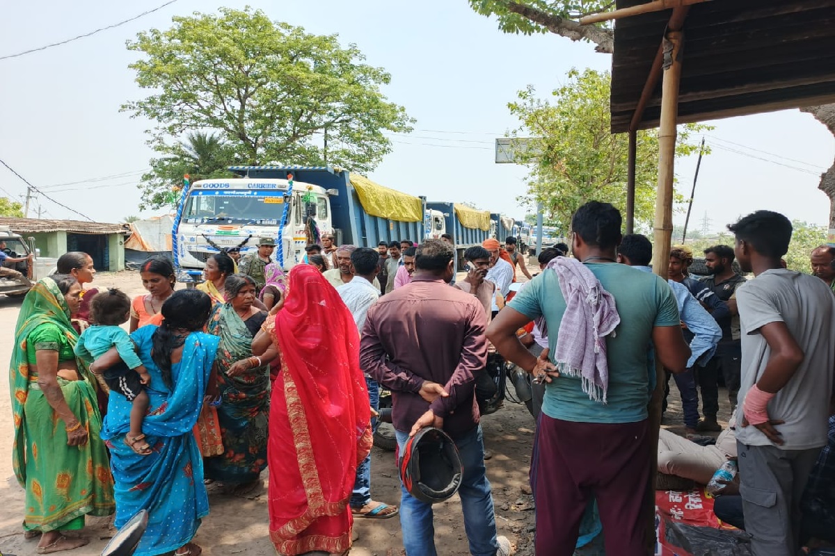 Accident in Hazaribagh: सड़क दुर्घटना में युवक का पैर कटा, रिम्स रेफर, हजारीबाग-टण्डवा मुख्य मार्ग जाम