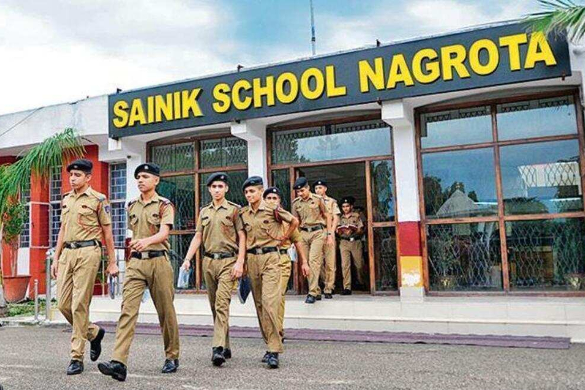 Indian Army School: यहां से शुरू होती है अफसर बनने की राह, जानें Admission का आसान तरीका