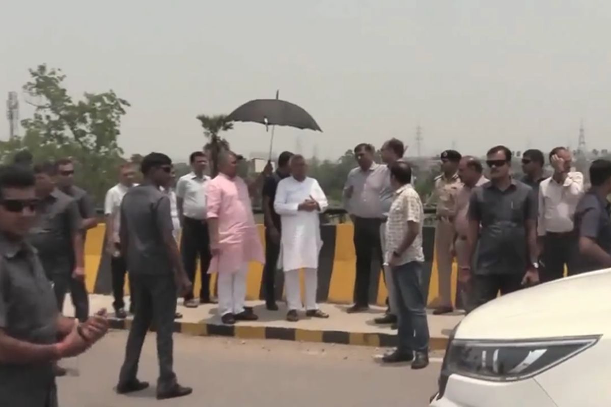 निरीक्षण करते सीएम नीतीश कुमार