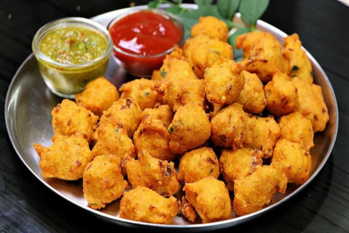 Moong Dal Pakoda Recipe: चाय की चुस्की के साथ बनाएं क्रिस्पी मूंग दाल पकोड़े, आसान रेसिपी, लाजवाब स्वाद