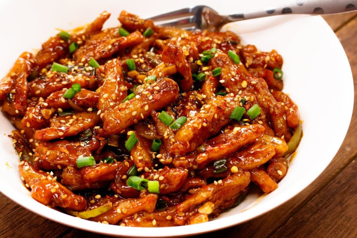 Honey Chilli Potato Recipe: रेस्टोरेंट जैसा चिल्ली पोटैटो घर पर बनाएं – क्रिस्पी, स्पाइसी और सुपर टेस्टी