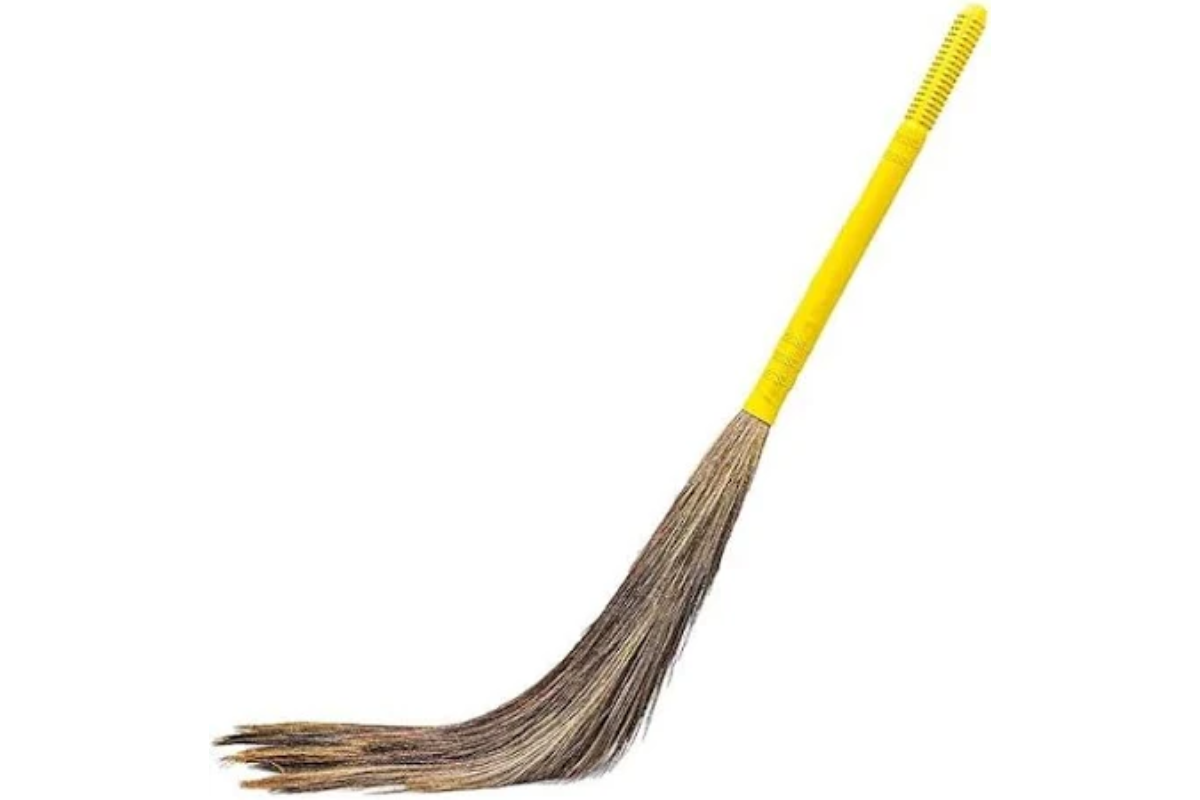 3 Easy Way to Clean Grass Broom: झाड़ू की भूसी साफ करने के 3 आसान और असरदार टिप्स