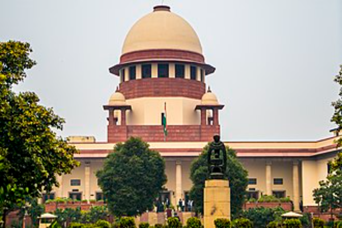 “गैंगस्टर एक्ट का दुरुपयोग नहीं चलेगा: सुप्रीम कोर्ट ने शुआट्स अधिकारी के खिलाफ मुकदमा किया रद्द”