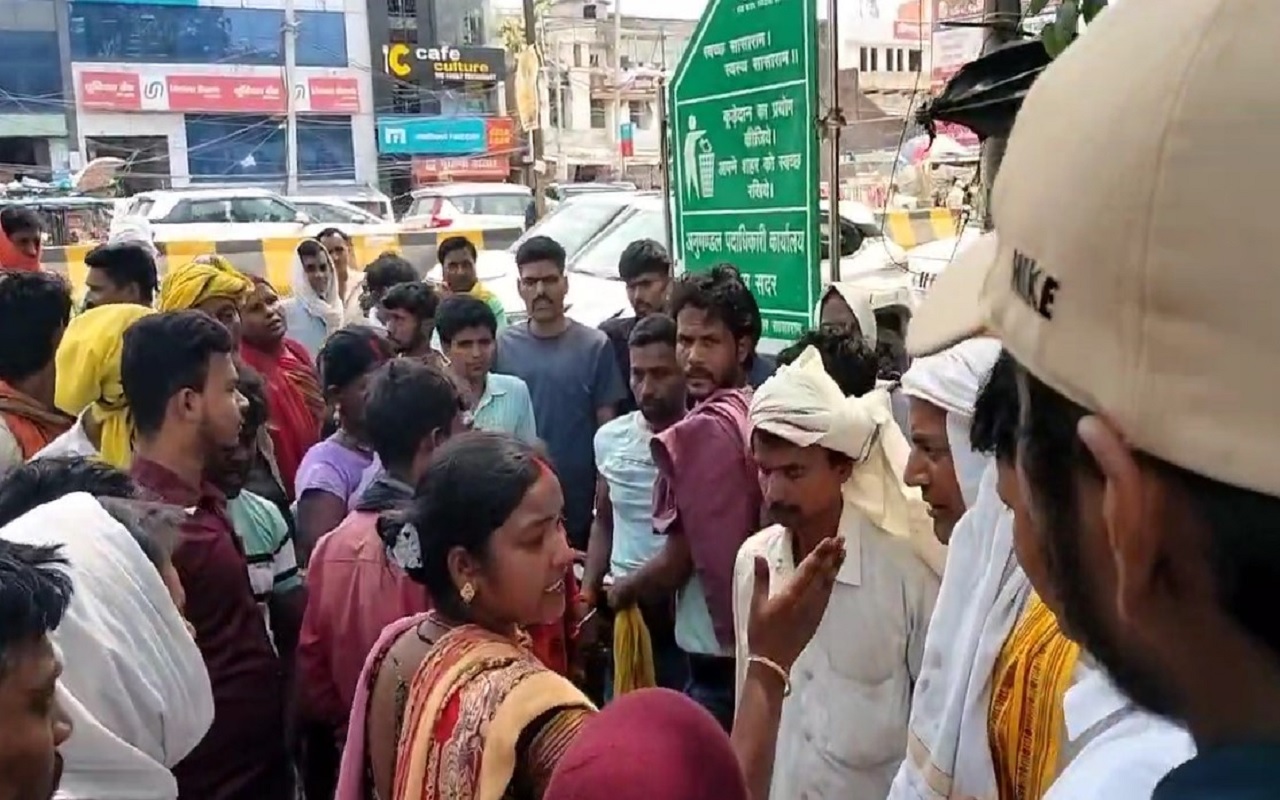 बिहार में समधी-समधिन को एक-दूजे से हुआ प्यार, कोर्ट मैरिज करने पहुंचे तो पड़े जूते-चप्पल