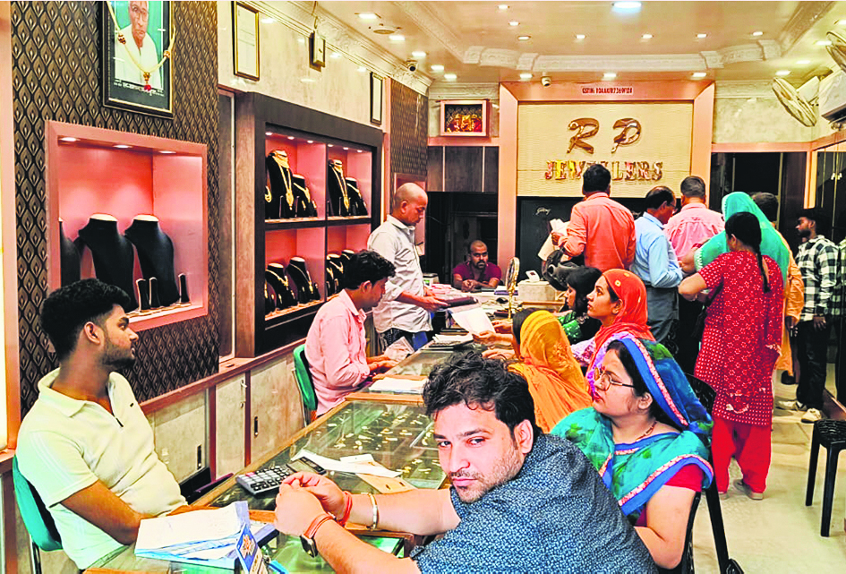 Gopalganj News : बाजार में हुई धनवर्षा, सौ करोड़ से अधिक का हुआ ज्वेलरी कारोबार