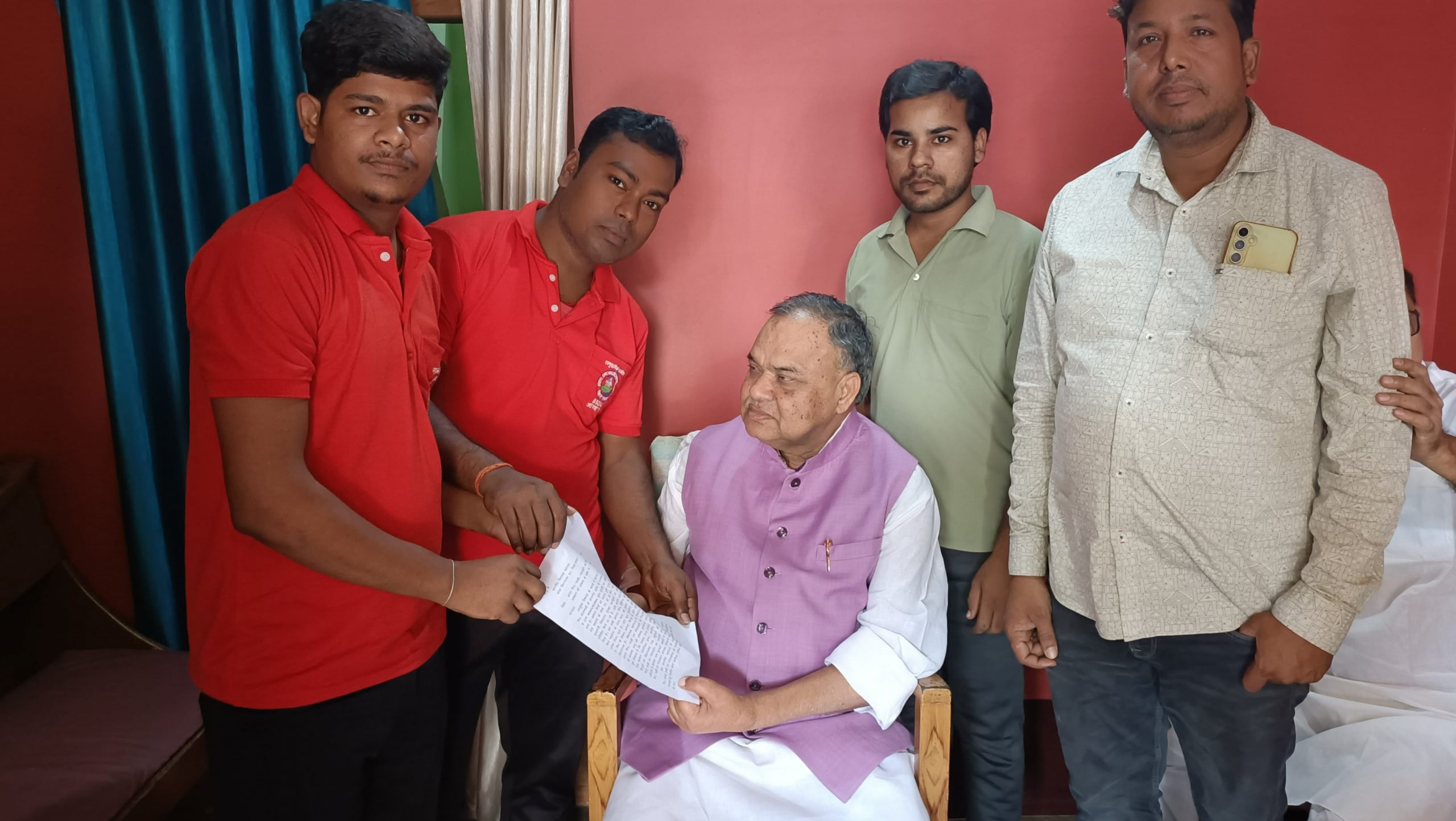 आपदा मित्र ने बकाया राशि व नियमित मानदेय को लेकर की बैठक
