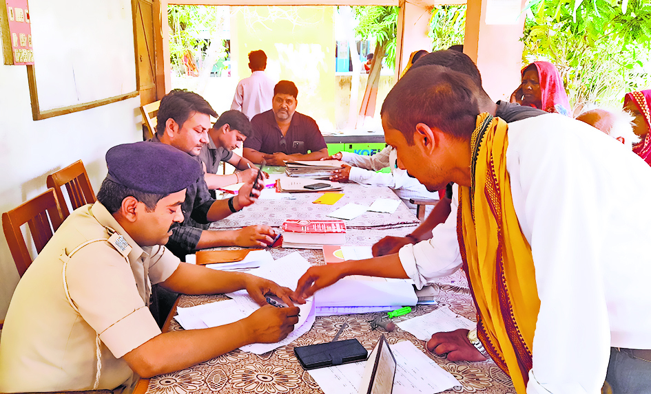 जनता दरबार में भूमि विवादों का किया गया निबटारा