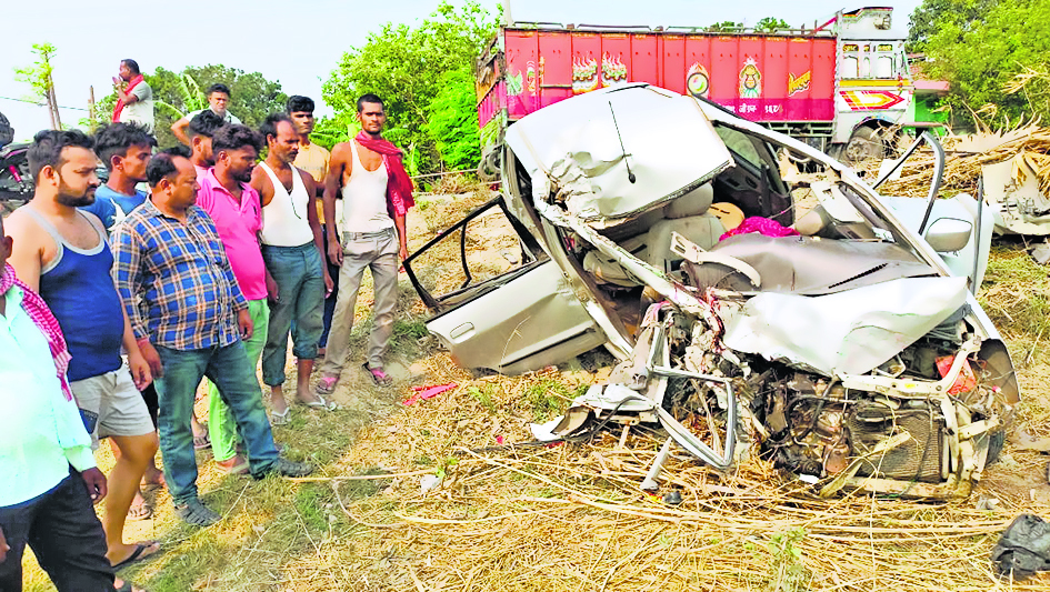 Gopalganj News : ट्रक और कार में भिड़ंत, जहानाबाद के चालक और बच्चे की मौत, तीन घायल