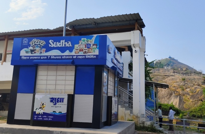 विगत 6 माह से बनकर तैयार सुधा बिक्री केंद्र बनी हैं शोभा की वस्तु