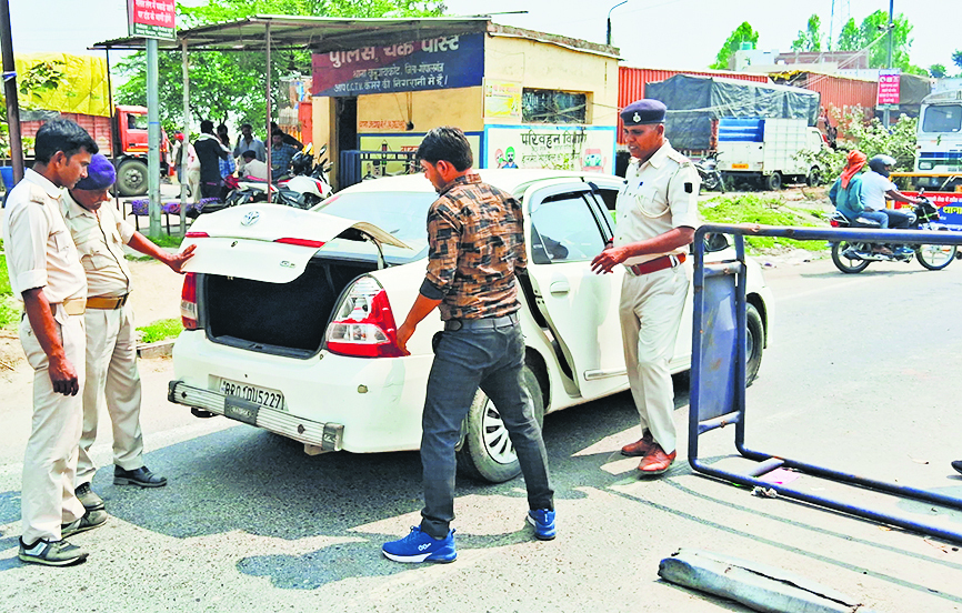 Gopalganj News : जिले में हाइ अलर्ट मोड में पुलिस, रेलवे स्टेशन, बस अड्डा व थावे मंदिर की बढ़ायी गयी सुरक्षा