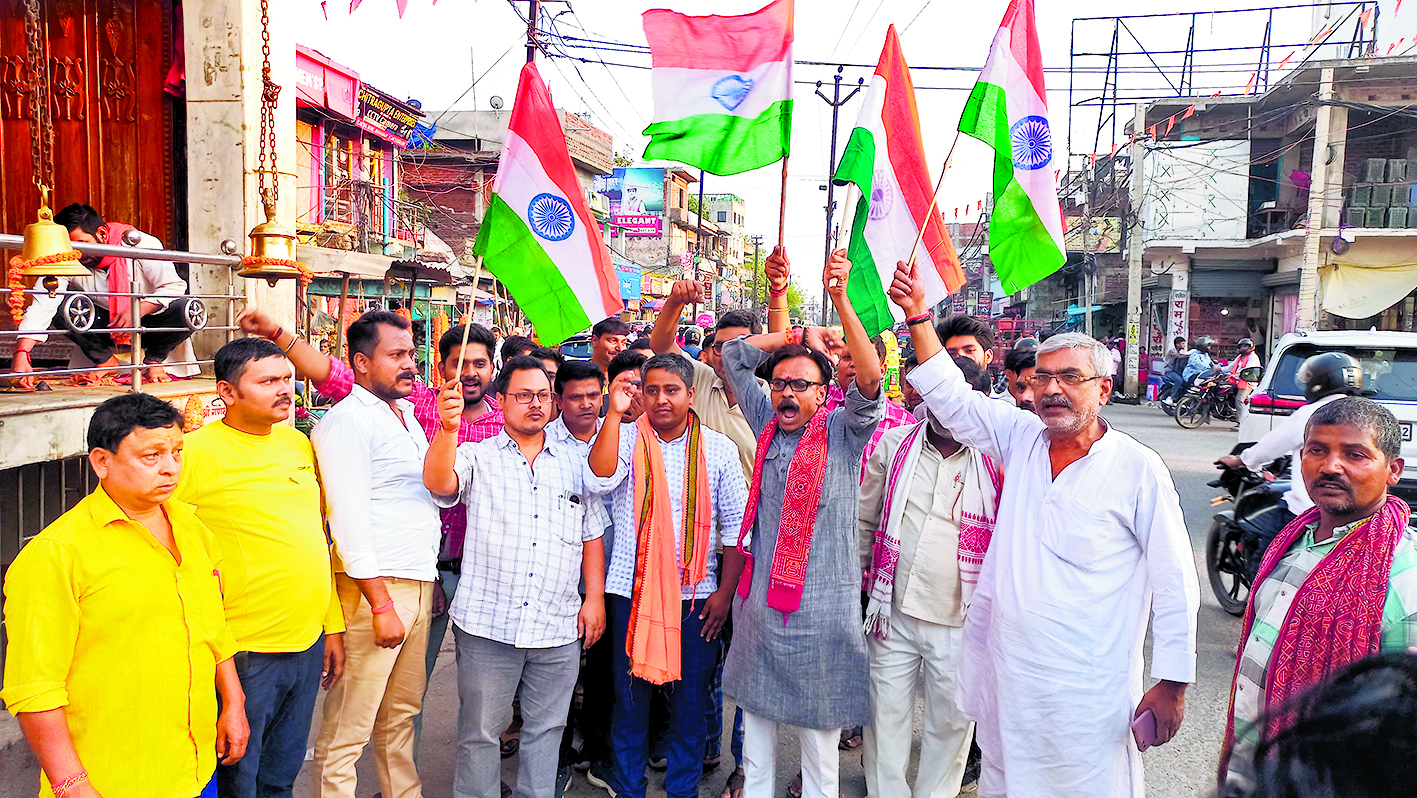 jahanabad News : नौ आतंकी ठिकानों के नष्ट होने पर मनायी खुशी