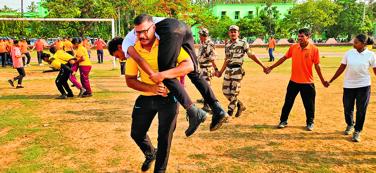 Rourkela News: मॉक ड्रिल में हवाई हमले में जीवन रक्षा, क्षति कम करने का मिला प्रशिक्षण