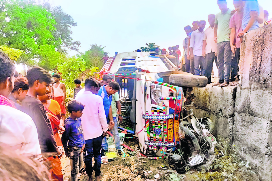 Gaya News : सड़क दुर्घटना में नाना-नाती की हुई मौत, बेटी घायल